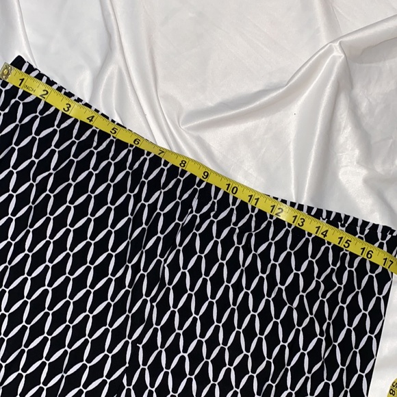 Susan Graver Black and White Geometric Capris - Picture 4 of 8